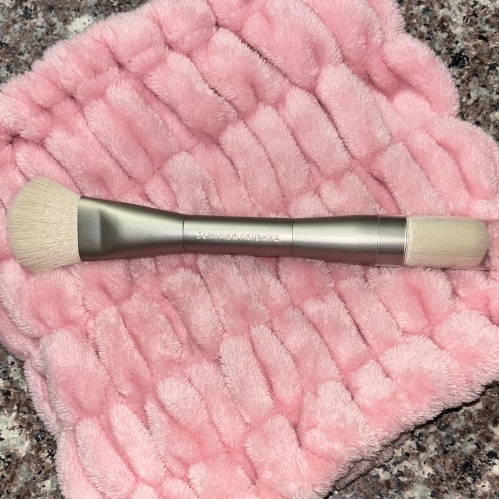 Summer Fridays Dual-Ended Brush - Silver and Cream